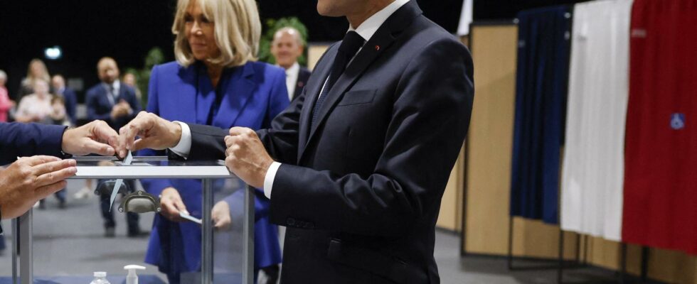 La France se rend massivement aux urnes pour des elections