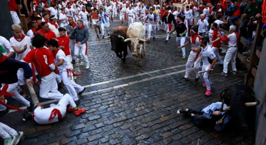 La deuxieme course de taureaux de San Fermin fait six