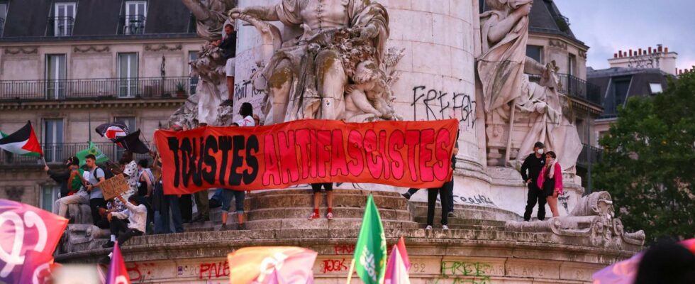 La gauche manifeste dans les rues de Paris contre la