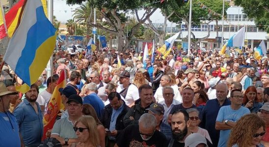 La manifestation controversee contre limmigration rassemble un demi millier de personnes