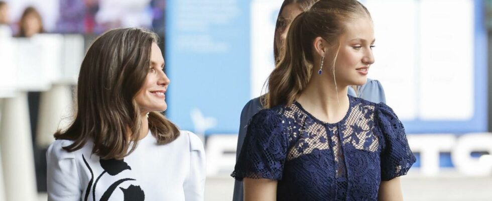 La reine Letizia choisit une robe de mere fiere