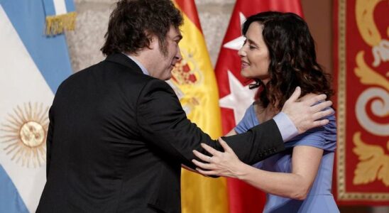 Le PSOE porte en justice la medaille decernee par Ayuso