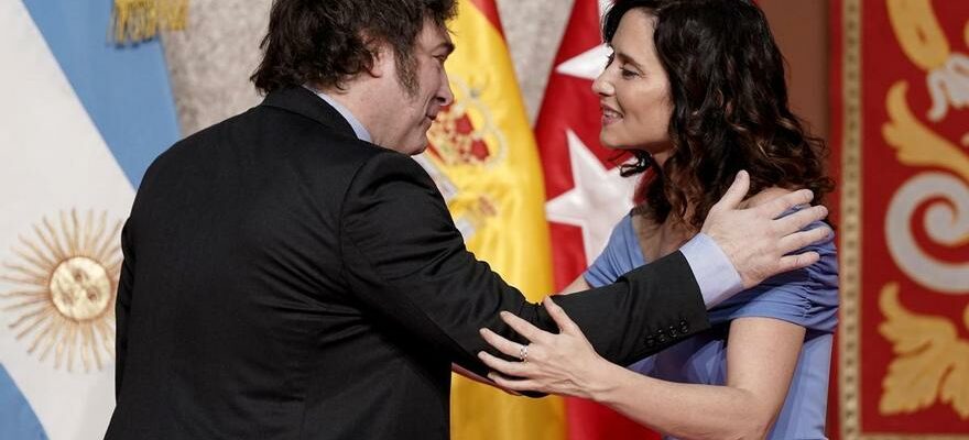 Le PSOE porte en justice la medaille decernee par Ayuso