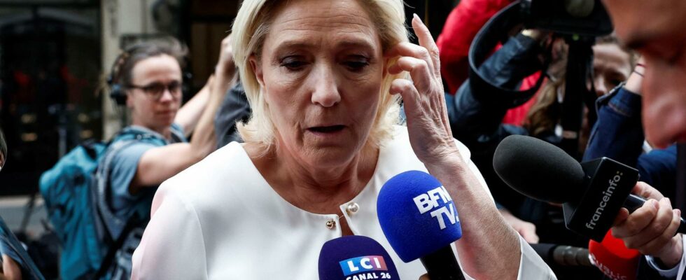 Le Pen accuse Macron davoir orchestre un coup dEtat administratif