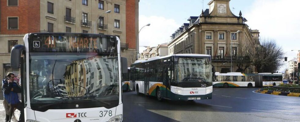 Le chauffeur de bus detient un delinquant sexuel jusqua son