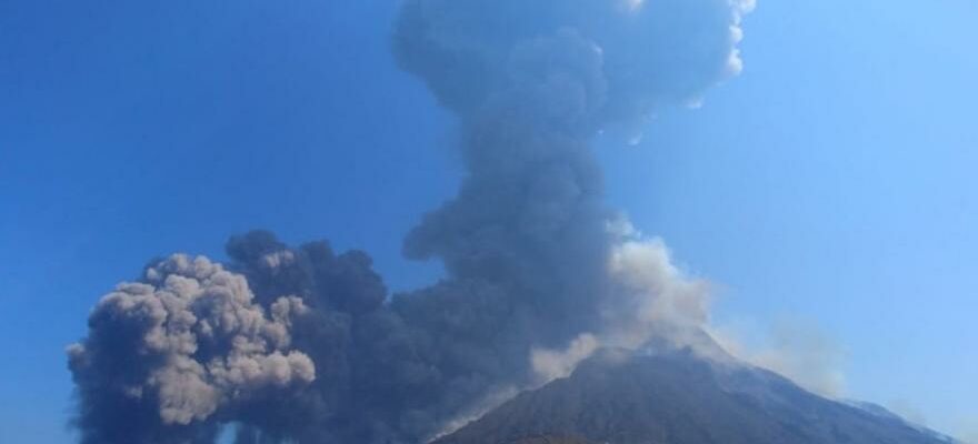 Le volcan Stromboli entre en eruption et lItalie augmente le
