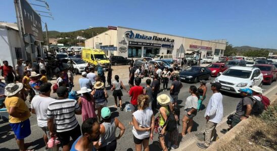 Les expulses dun bidonville dIbiza bloquent une route Nous