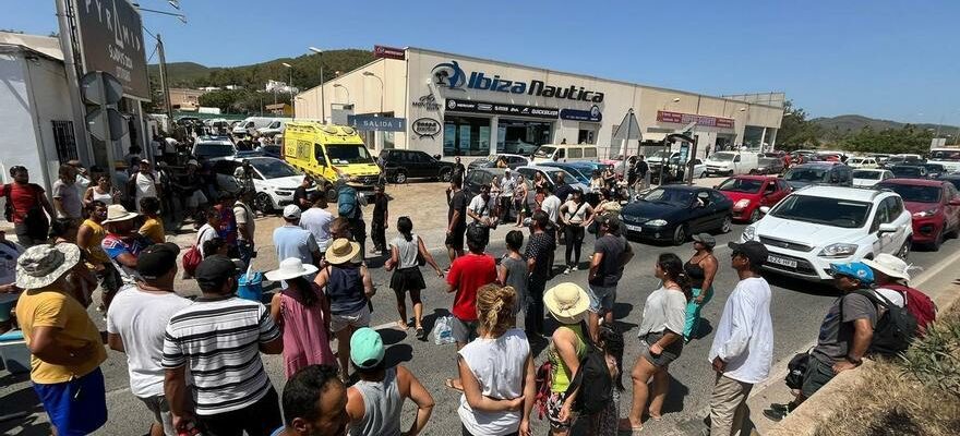 Les expulses dun bidonville dIbiza bloquent une route Nous