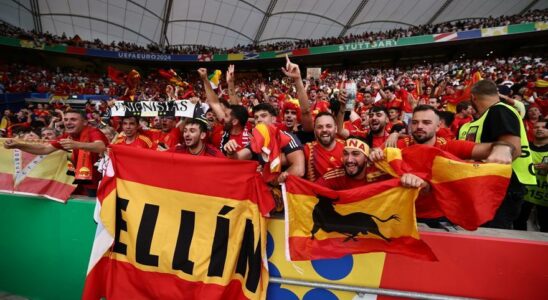 Les supporters espagnols vibrent avec la victoire de lequipe nationale