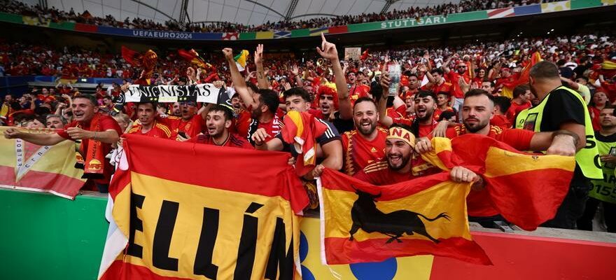 Les supporters espagnols vibrent avec la victoire de lequipe nationale