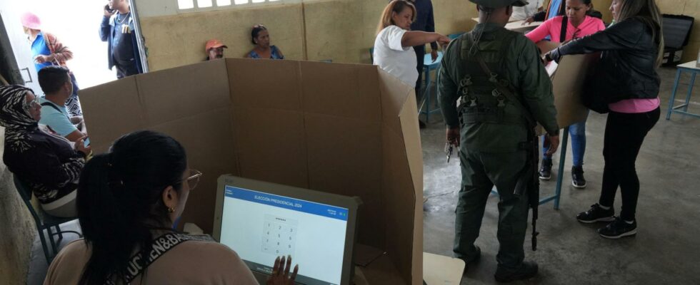 Maduro change les centres de vote pendant les elections presidentielles