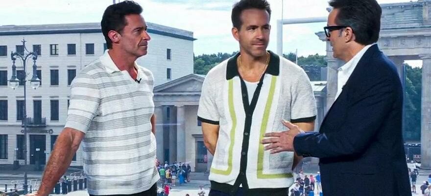 Ryan Reynolds et Hugh Jackman se faufilent sur le plateau