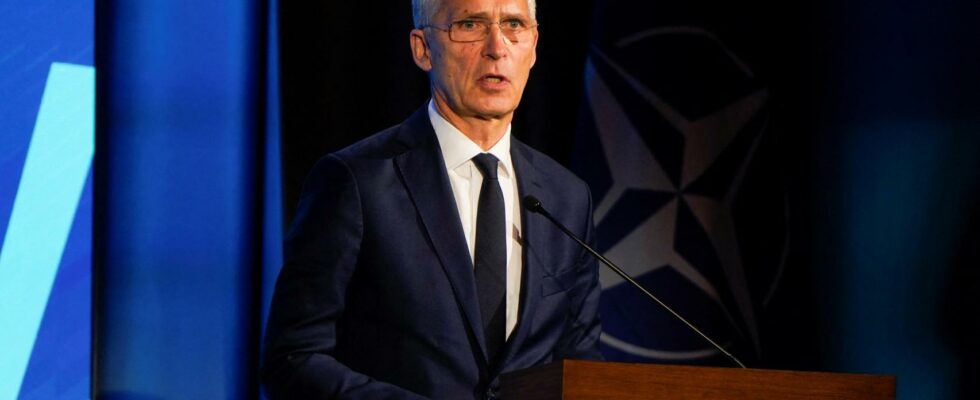 Stoltenberg appelle a une augmentation des depenses de defense pour