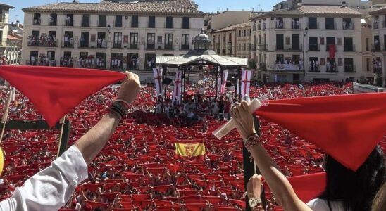 Un bouclier du Real Saragosse se faufile dans le chupinazo