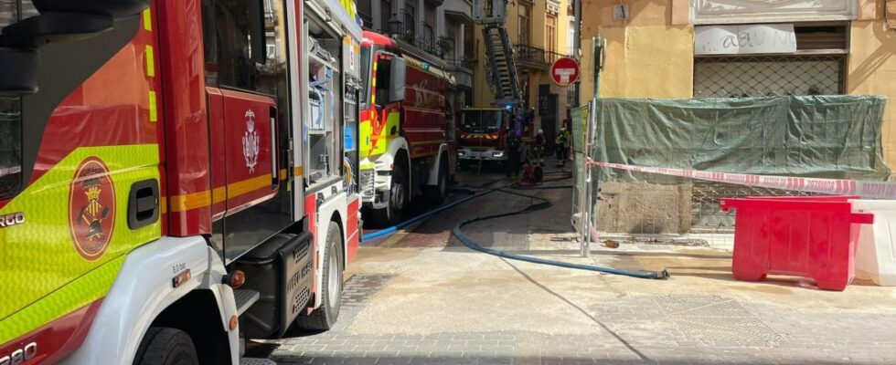 Un incendie dans une maison oblige a levacuation dun immeuble