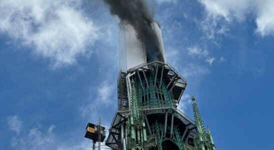 Un incendie se declare dans la fleche de la cathedrale