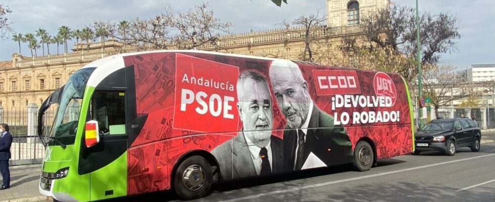 appelle a manifester au siege du PSOE andalou