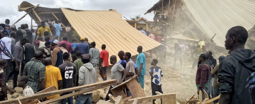 au moins 22 morts et 132 blesses dans leffondrement dune