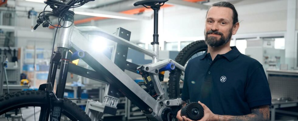 un moteur puissant aussi petit quune canette de biere