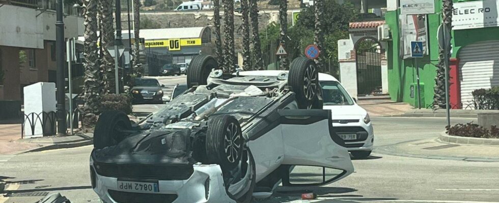 une voiture senfuit apres en avoir heurte une autre qui