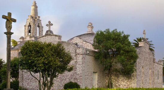 Cest en Galice et est couvert de coquilles Saint Jacques