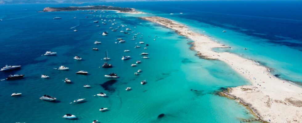 Cest lune des plages les plus belles et les plus