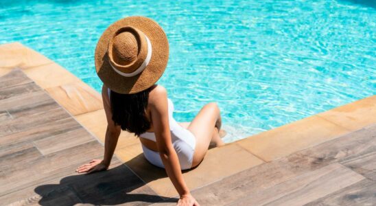 Comment proteger les cheveux du chlore de la piscine