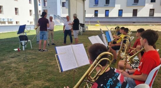 Des jeunes musiciens dune quinzaine de groupes terueliens se forment