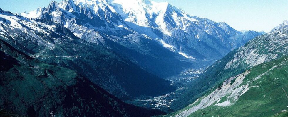 Deux alpinistes espagnols meurent apres une chute du sommet du