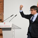 Encara quelque part la harangue de Puigdemont depuis lArc de