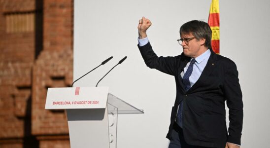 Encara quelque part la harangue de Puigdemont depuis lArc de