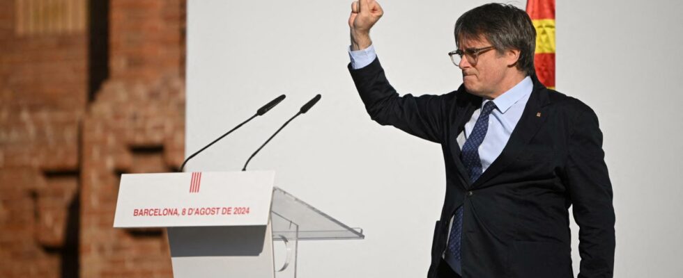 Encara quelque part la harangue de Puigdemont depuis lArc de