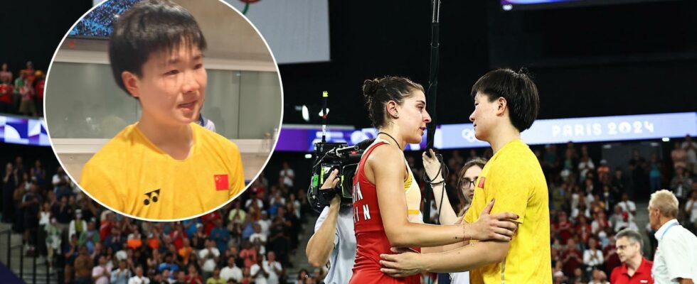 He Bing Jiao le rival de Carolina Marin a fondu