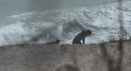 IMMAGRATION CEUTA TARAJAL Les immigrants arrivent a la plage