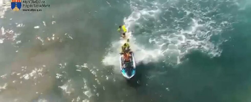 Ils sauvent un couple de la noyade sur la plage