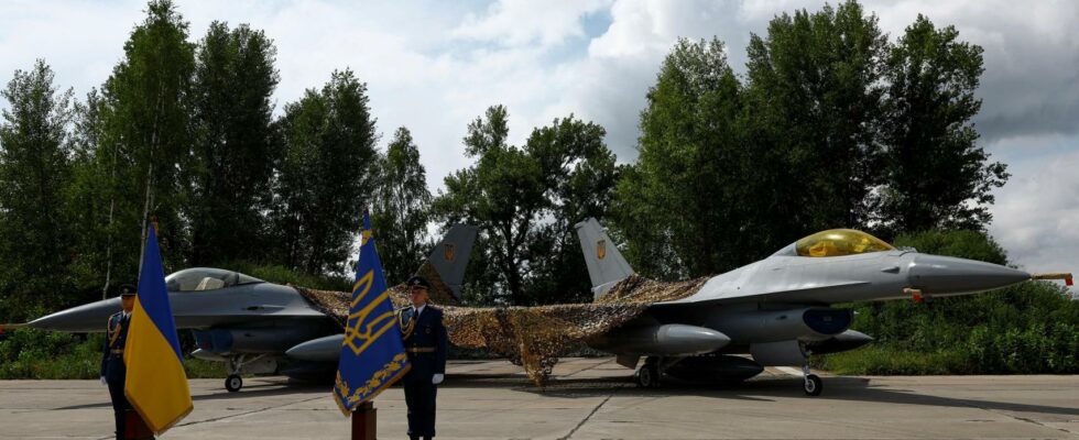 LUkraine recoit les premiers avions de combat F 16 apres un