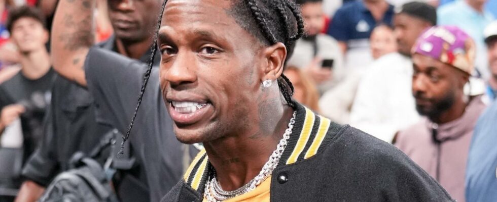 Le rappeur Travis Scott arrete apres avoir frappe un agent