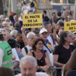 Les partisans des Junts se reunissent a Barcelone pour celebrer