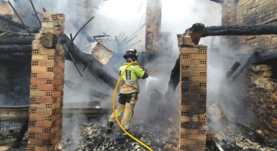 Les pompiers de la DPH eteignent deux incendies de vehicules