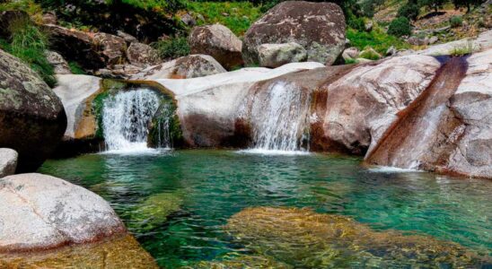 Limpressionnante ville de Gredos regorge de piscines naturelles quil faut