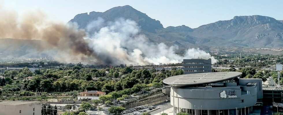 Lincendie de Benidorm sest stabilise et evolue favorablement