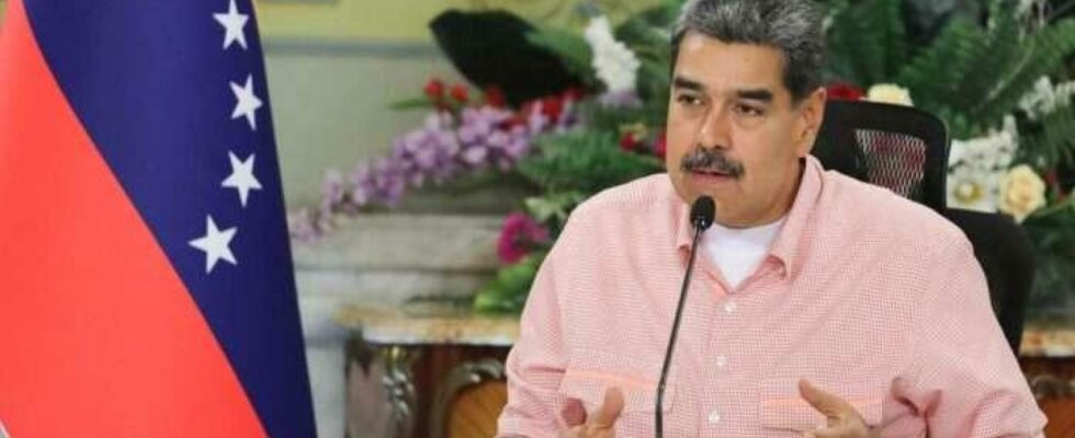 Maduro denonce les attaques de robots en provenance dEspagne du