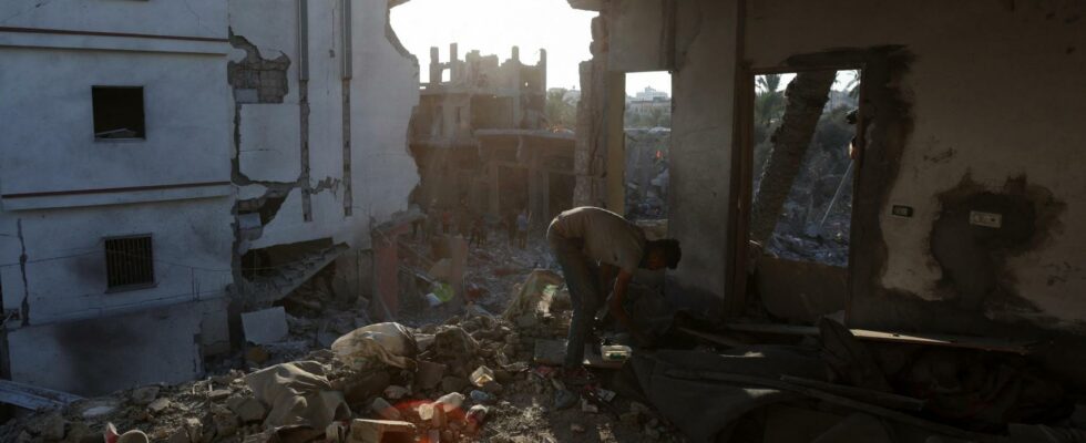 Plus de 100 morts dans le bombardement dune ecole par