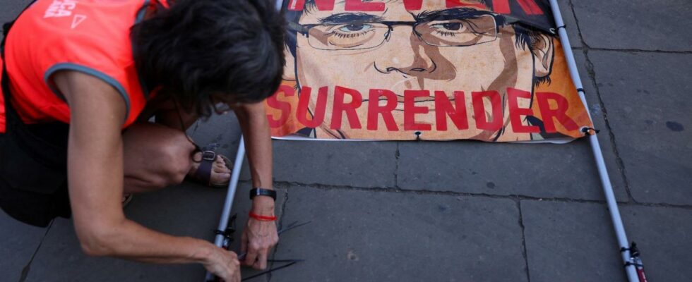 Pourquoi la t il fait Levade Puigdemont a rempli ses 6