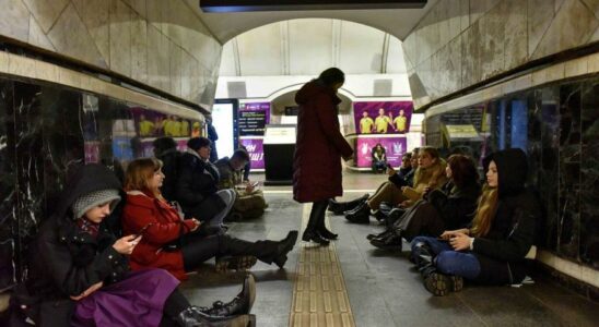 Pres de 52 000 Ukrainiens se refugient dans le metro