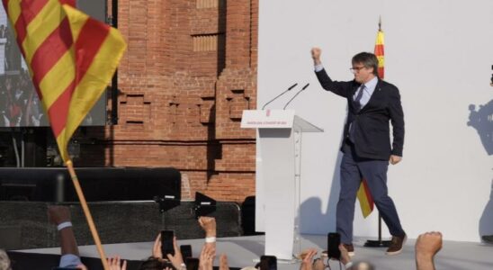 Puigdemont se protege avec des escortes en casquette bleue pour