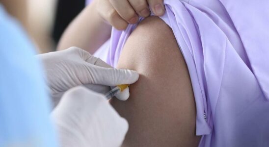 Qui doit etre vaccine contre la souche mpox