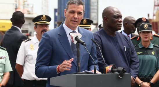 Sanchez atterrit au Senegal pour cloturer sa tournee africaine visant