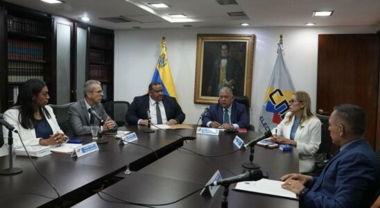 Un haut responsable du Conseil national electoral du Venezuela reconnait