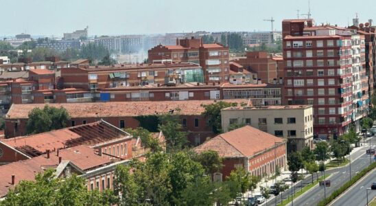 Un incendie sest declare a proximite des baraques a cote